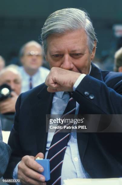 Helmut Schmidt lors du congrès du SPD le 25 août 1986 à Nuremberg, Allemagne.