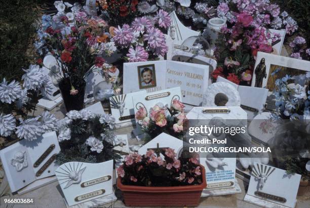 La tombe de Grégory Villemin assassiné en 1984 le 18 juillet 1985, France.