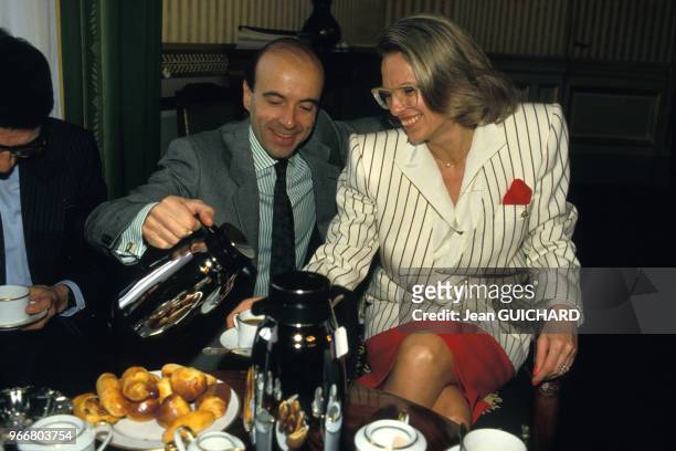 Michèle Alliot-Marie et Alain Juppé lors d'un petit déjeuner le 15 avril 1987 en France.
