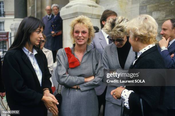 Evelyne Leclercq et Evelyne Dhéliat lors des obèques de Jacqueline Huet le 15 octobre 1986 à Paris, France.