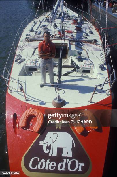 Eric Tabarly sur son nouveau voilier 'Côte d'Or' le 18 juillet 1985 à Ostende, Belgique.