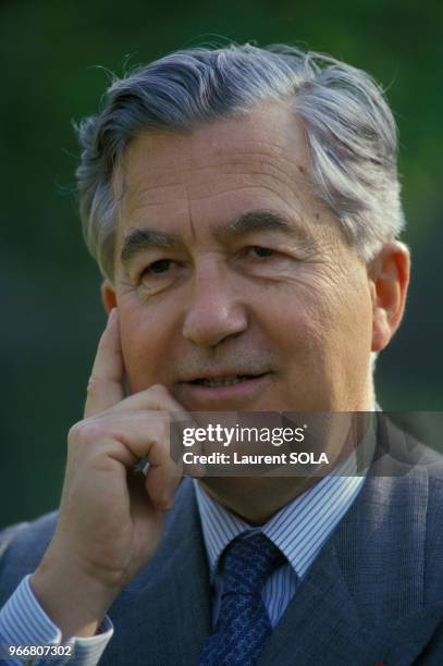 Portrait du ministre des Affaires étrangères Jean-Bernard Raimond le 30 avril 1986 à Paris, France.