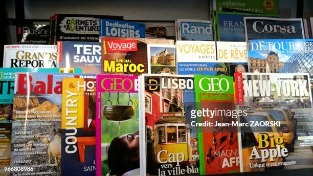 Magazines de presse de voyage et tourisme avec notamment « Géo », « Grands reportages », « Détours en France » et « Carnets d'aventure », à la maison...