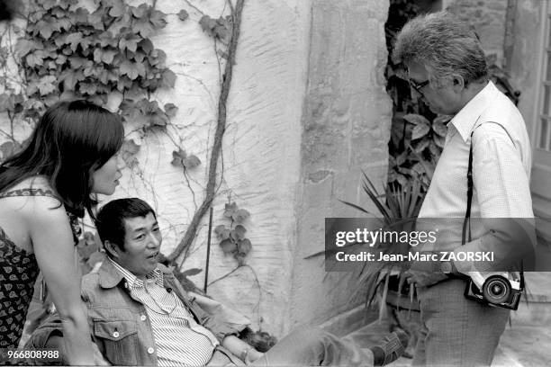 Lucien Clergue pendant le stage Terayama qui s'est déroulé chez lui, dans la cour de sa maison à Arles, avec Sh?ji Terayama le 15 juillet 1978,...