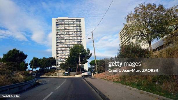 Un des immeubles de la cité de La Solidarité dans les quartiers nord dans le 15e arrondissement le 26 octobre 2015, Marseille, France.