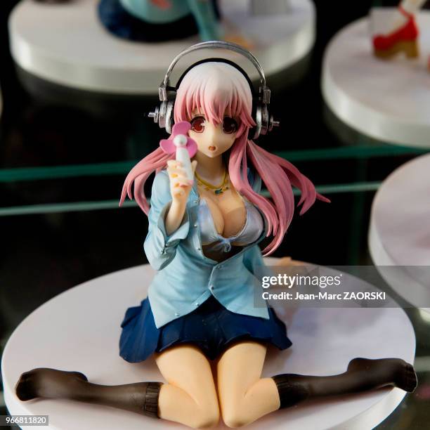 Figurine représentant Super Sonico, personnage fictif féminin, chanteuse du groupe virtuel Daiichi Uchuu Sokudo et mascotte de Nitroplus, une société...