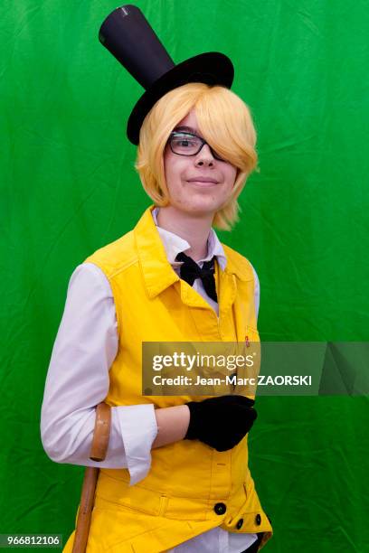 Une cosplayeuse déguisée en Bill Cipher, personnage de la série télévisée d'animation américaine Gravity Falls, lors de la Japan Expo Sud 7ème vague,...