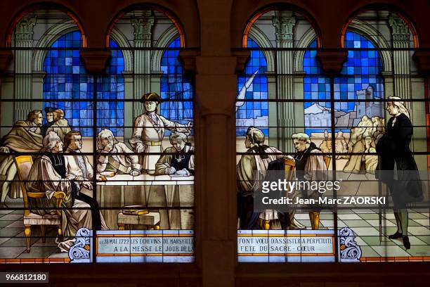 Vitrail de la Basilique du Sacré-Coeur , représentant les échevins de Marseille en fonction à l'époque de la peste, prenant la décision en 1722 de...