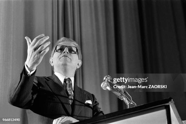 Jean Pierre Fourcade, ministre de l'économie et des finances, lors du congrès des clubs Perpectives et Réalités à Lyon le 22 mai 1976.