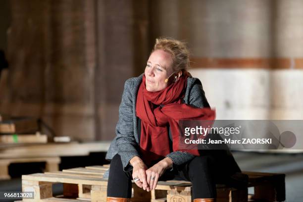 La comédienne néerlandaise Janni Goslinga dans la pièce de théâtre « Ibsen huis » , inspirée des ?uvres du dramaturge norvégien Henrik Ibsen , écrite...