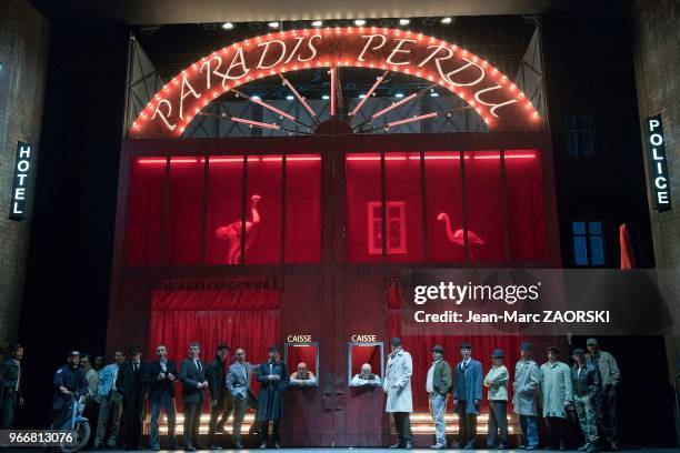 Scene de Carmen de Georges Bizet, l'opera en quatre actes d'après le liivret de Henri Meilhac et Ludovic Halevy, mis en scene par Olivier Py et sous...