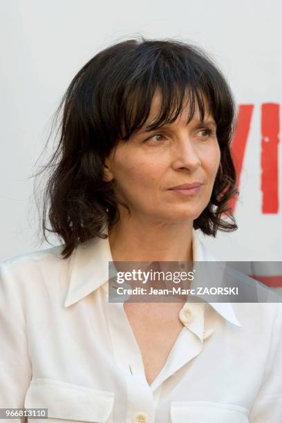 La comédienne française Juliette Binoche lors de la conférence de presse de "Vaille que vivre ", un spectacle conçu par Alexandre Tharaud d'après le...