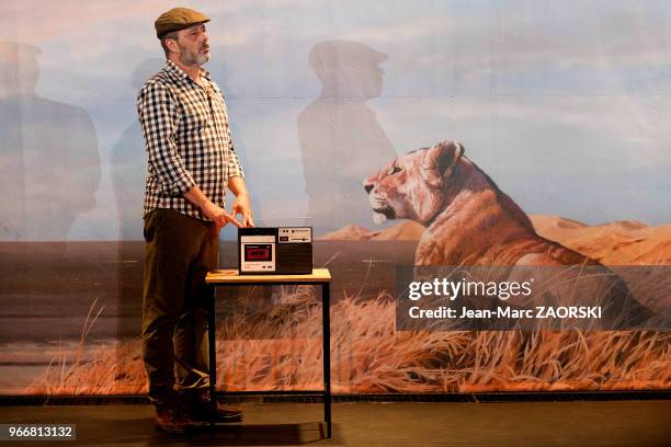 Mauricio Minetti dans « Cuando vuelva a casa voy ser otro », une pièce créée en mai 2015 au Kunstenfestivaldesarts à Bruxelles , écrite et mise en...