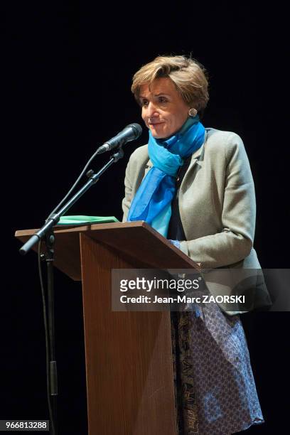 Cecile Helle, maire d'Avignon, au cours de la conference de presse de presentation du festival d'Avignon 2015 à la FabricA à Avignon, le 26 mars 2015.