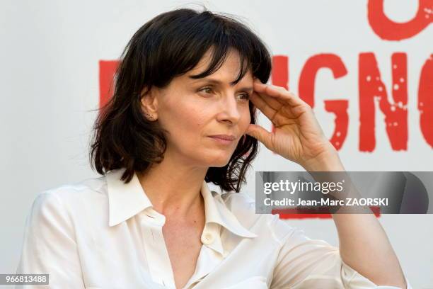 La comédienne française Juliette Binoche lors de la conférence de presse de "Vaille que vivre ", un spectacle conçu par Alexandre Tharaud d'après le...