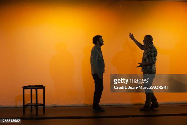Agustín Rittano et Mauricio Minetti dans « Cuando vuelva a casa voy ser otro », une pièce créée en mai 2015 au Kunstenfestivaldesarts à Bruxelles ,...