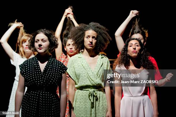 Léa Tissier, Salomé Dienis Meulien , Maroussia Pourpoint et Kenza Lagnaoui dans « Claire Anton et eux », une pièce de théâtre écrite et interprétée...