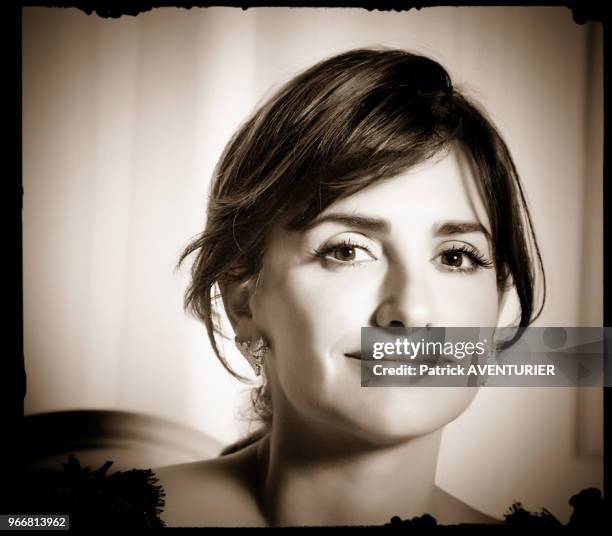 Portrait de l'actrice espagnole Penelope Cruz lors d'une séance photo exclusive portant des bijoux 'Tesiro' le 13 mai 2014 lors du 67ème festival du...