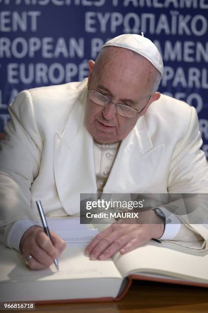 Le pape François a fait un discours devant le Parlement Européen le 25 novembre 2014 à Strasbourg, France. Son discours fut axé sur les thèmes qui...