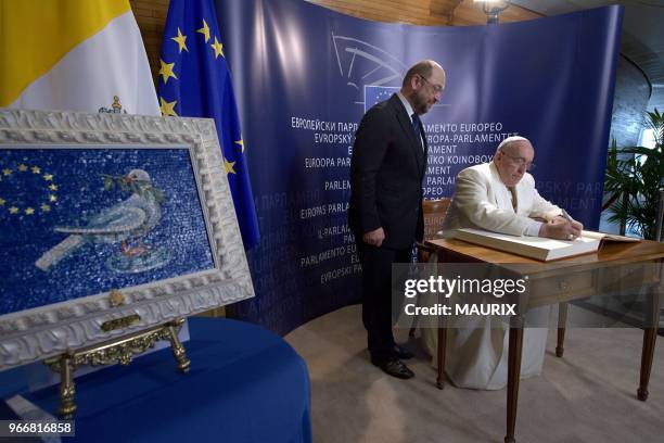 Le pape François a fait un discours devant le Parlement Européen le 25 novembre 2014 à Strasbourg, France. A son arrivée il fut accueilli par Martin...