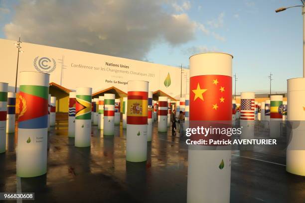 Derniers préparatifs pour la COP21, sur le site consacré aux conférences sur le climat, le 28 novembre 2015, Le Bourget, France.