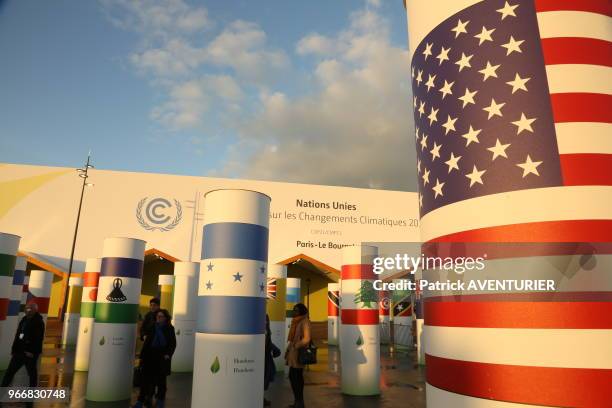 Derniers préparatifs pour la COP21, sur le site consacré aux conférences sur le climat, le 28 novembre 2015, Le Bourget, France.