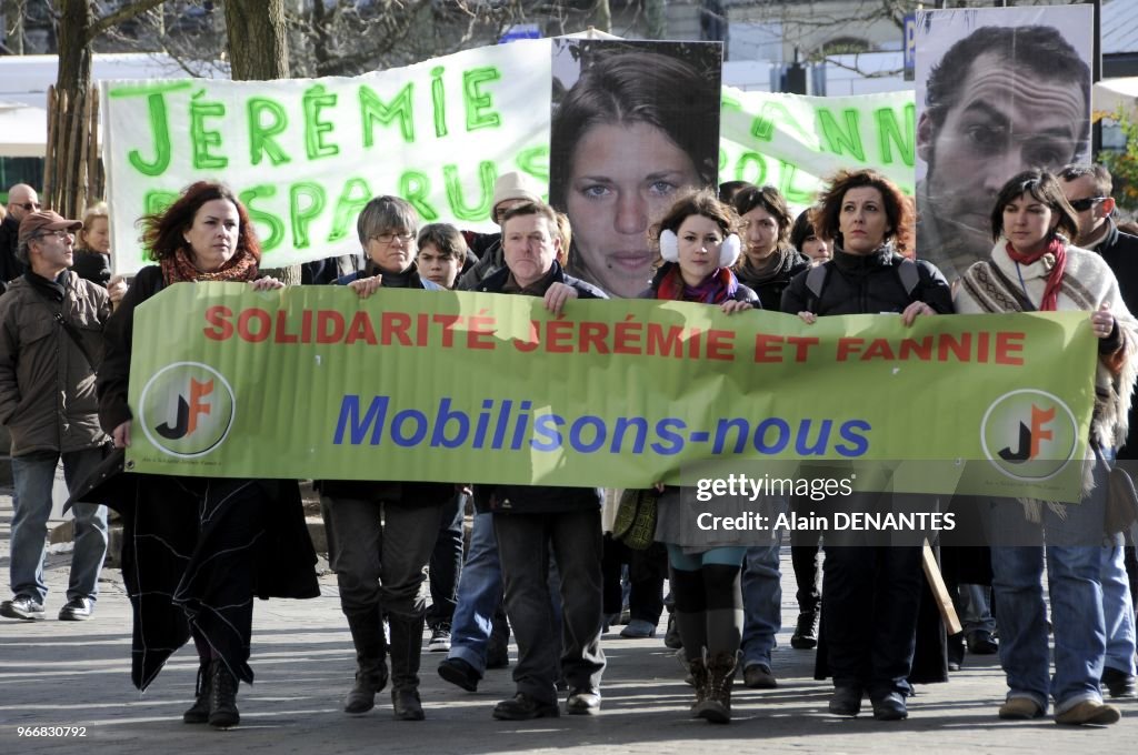 Demonstration to support Jeremie and Fannie, French young couple missing in Bolivia since late August 2010