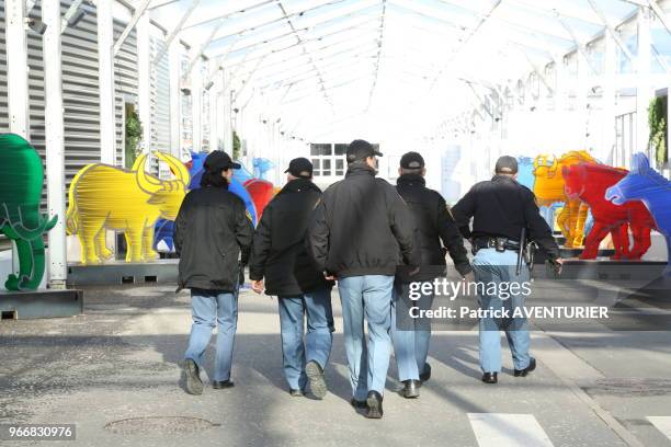 Derniers préparatifs pour la COP21, sur le site consacré aux conférences sur le climat, le 28 novembre 2015, Le Bourget, France.