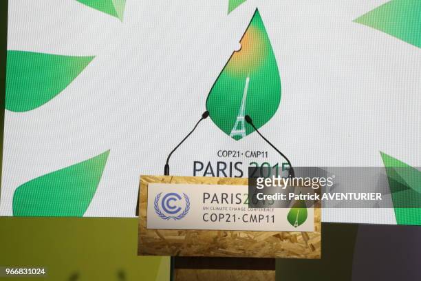 Derniers préparatifs pour la COP21, sur le site consacré aux conférences sur le climat, le 28 novembre 2015, Le Bourget, France.