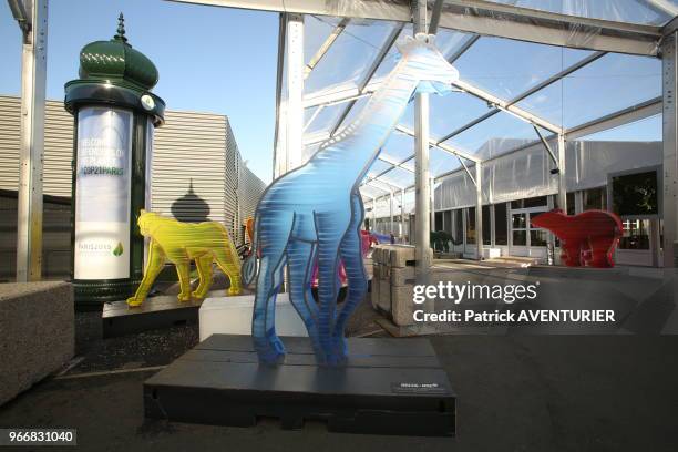 Derniers préparatifs pour la COP21, sur le site consacré aux conférences sur le climat, le 28 novembre 2015, Le Bourget, France.