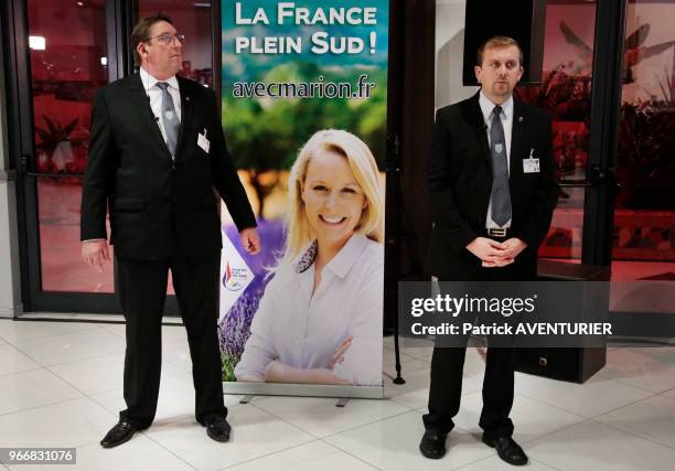 Des membres du DPS, service de sécurité de Marion Maréchal-Le Pen, candidate en Provence-Alpes-Côte d'Azur pour le Front National lors des résultats...