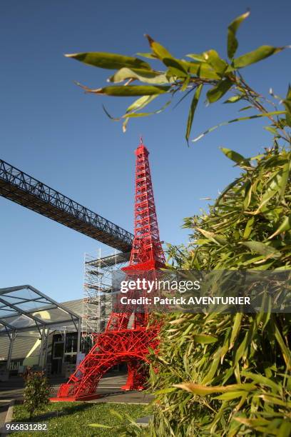 Derniers préparatifs pour la COP21, sur le site consacré aux conférences sur le climat, le 28 novembre 2015, Le Bourget, France.