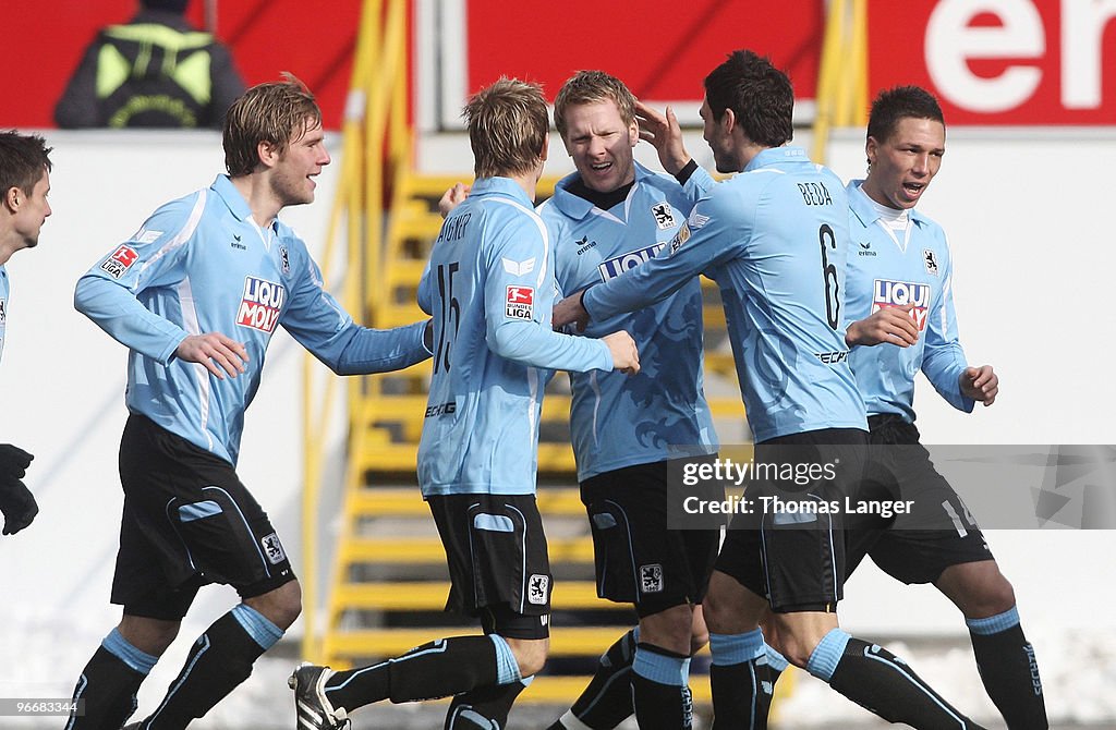 SpVgg Greuther Fuerth v TSV 1860 Muenchen - 2. Bundesliga