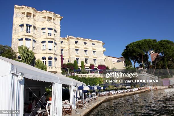 Vue de l'hotel mytique Belle Rives connu aussi avant sa transformation en hotel en 1929 sous le nom de villa Saint Louis ou sejourna pendant 2 ans de...