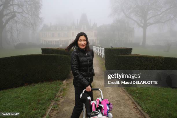 Sihui Zao, vit entre la France et la Chine, entrepreneur, elle s?investit depuis quelques années dans le marché de l?art contemporain, et joue...