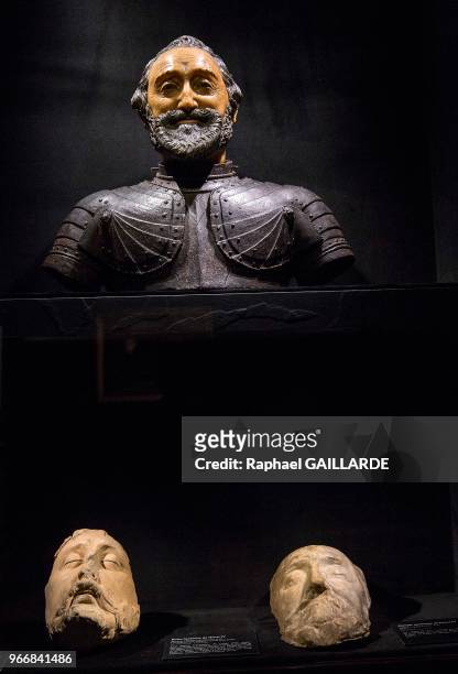 Buste funéraire d'Henri IV cire polychrome attribuée à Michel Bourdin vers 1610 d'après l'empreinte du visage du roi prise immédiatement après la...