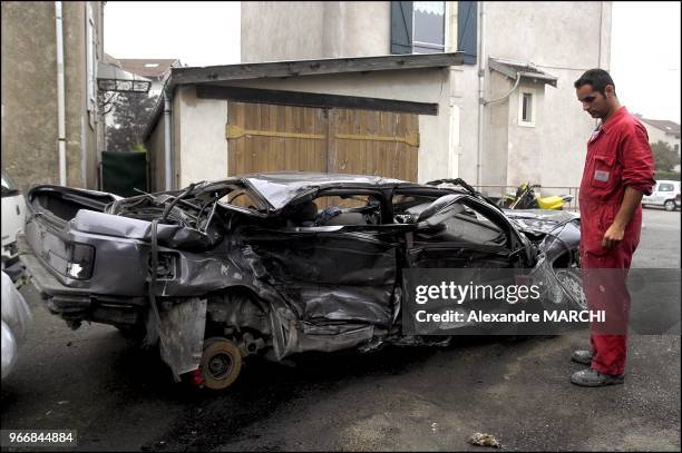 Three weeks after buying a tuned up Peugeot 405 MI16, learning driver 'flies¿ his car to the terrace of a house. Accident claimed lives of driver and...