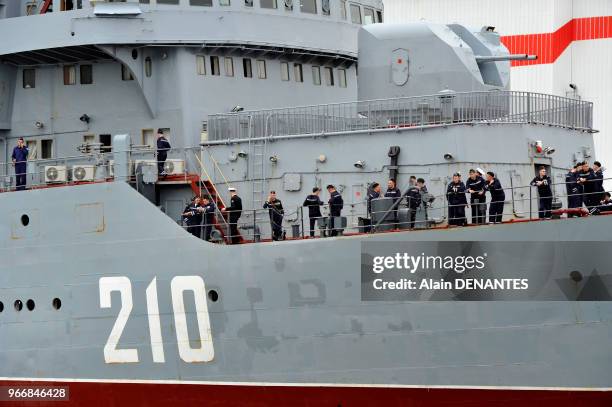 Le navire école militaire russe Smolniy arrivant le 30 juin, 2014 au port de Saint-Nazaire, Ouest de la France. A son bord 400 marins russes vont...