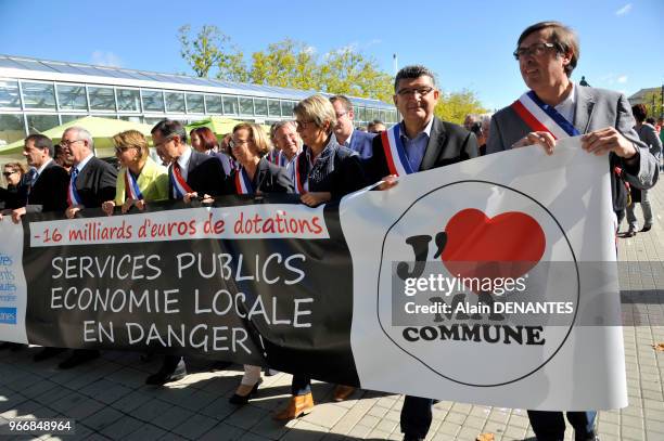 Manifestation des maires du departement de la Vendee contre la baisse des dotations de l'Etat aux communes, le 19 Septembre 2015 à La Roche-sur-Yon,...