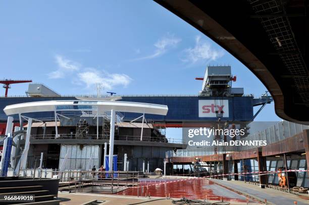 Contruction du paquebot geant "Harmony of the Seas" au chantier naval STX Europe de Saint-Nazaire, le 17 Juin 2015 a Saint-Nazaire, Ouest de la...