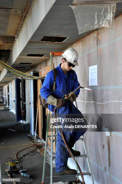 Contruction du paquebot geant "Harmony of the Seas" au chantier naval STX Europe de Saint-Nazaire, le 17 Juin 2015 a Saint-Nazaire, Ouest de la...