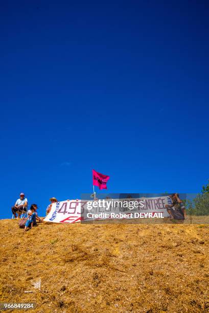 Action de militants de gauche contre la loi travail lors de l'arrivée de la onzième étape du Tour de France cycliste, le 13 Juillet 2016,...