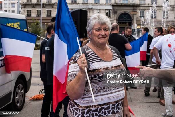 Le Front National, en présence de Christophe Boudot candidat aux éléctions régionales et Sophie Robert a organisé sur la place de l'Hotel de Ville de...