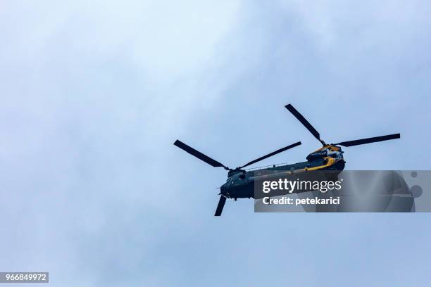 chinook ch-47 military helicopter - helicopter rotors stock pictures, royalty-free photos & images