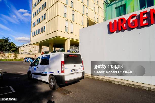 Service des urgences de l'hôpital militaire Bégin le 16 octobre 2014 équipé pour soigner les victimes de la fièvre Ebola, Saint-Mande, France.