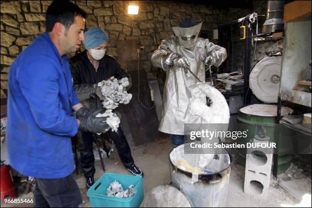 Diane de france, en compagnie de Roger di Blanco artiste peintre sculpteur Francais est venu creer ses Rakus d'argiles. Chauffes a huit cent degres...