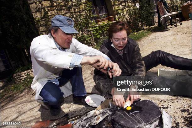 Diane de france, en compagnie de Roger di Blanco artiste peintre sculpteur Francais est venu creer ses Rakus d'argiles. Chauffes a huit cent degres...