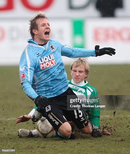 Kim Falkenberg of Fuerth and Stefan Aigner of Muenchen battle for the ball during the 2nd Bundesliga match between SpVgg Greuther Fuerth and TSV 1860...