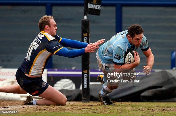 Lee Blackett of Leeds Carnegie fails to stop Craig Newby of Leicester Tigers from scoring a try during the Guinness Premiership match between Leeds...