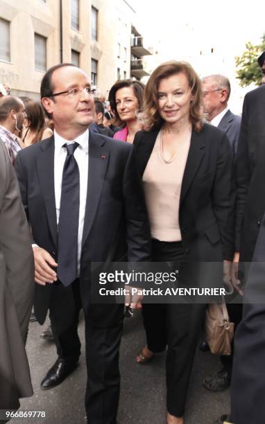 French President Francois Hollande with his partner Valerie Trierweiler walking in street on July 15, 2012 in Avignon, southern France, during a...
